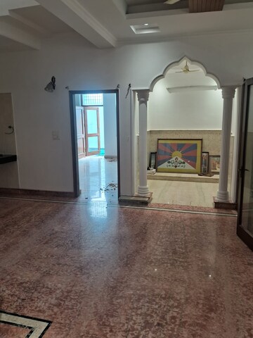 Living Room in 3.5 BHK Independent House at Sector 30 – for Rent