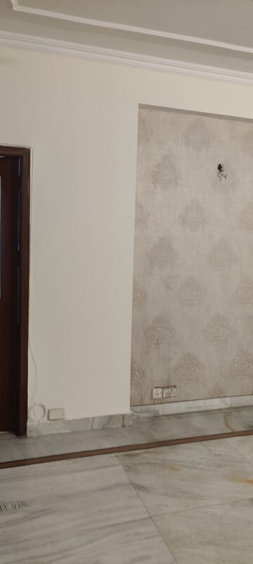 Room in 3.5 BHK Apartment at Stellar Kings Court, Sector 50 – for Sale