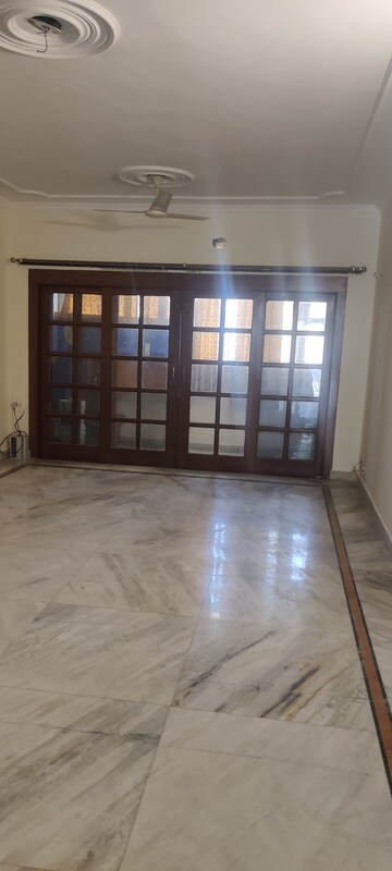 Room in 3.5 BHK Apartment at Stellar Kings Court, Sector 50 – for Sale