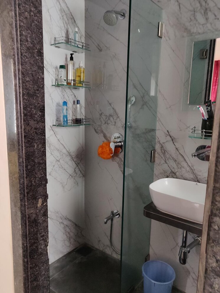 Bathroom, divine-heights-bandra-west 3 Bedroom 1100 Sq.Ft. Apartment In Bandra West Mumbai 9155361