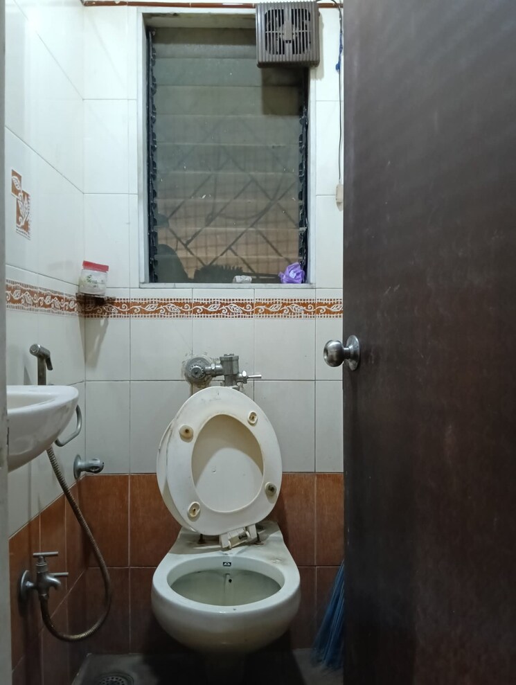 Bathroom, andheri-green-field-towers 1 Bedroom 550 Sq.Ft. Apartment In Jogeshwari East Mumbai 9155366