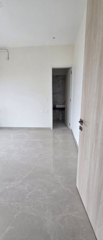 Room in 2 BHK Apartment at Matunga West – for Rent