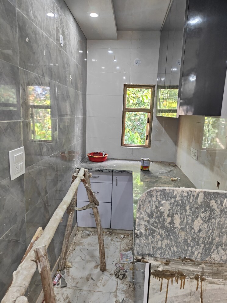 Balcony, hill-apartments 2 Bedroom 68 Sq.Mt. Apartment In Rohini Sector 13 Delhi 9155385