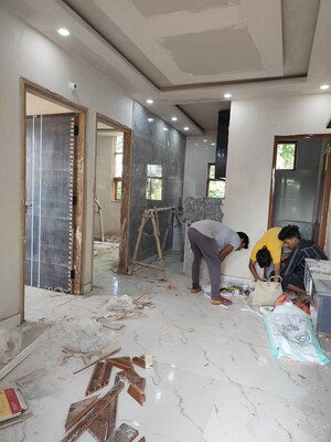 Room in 2 BHK Apartment at Hill Apartments, Rohini Sector 13 – for Sale