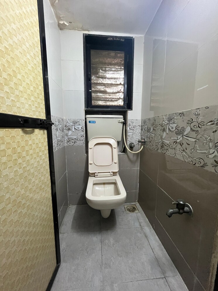 Bathroom, la-chapelle-apartment 1 Bedroom 600 Sq.Ft. Apartment In Malad West Mumbai 9155397