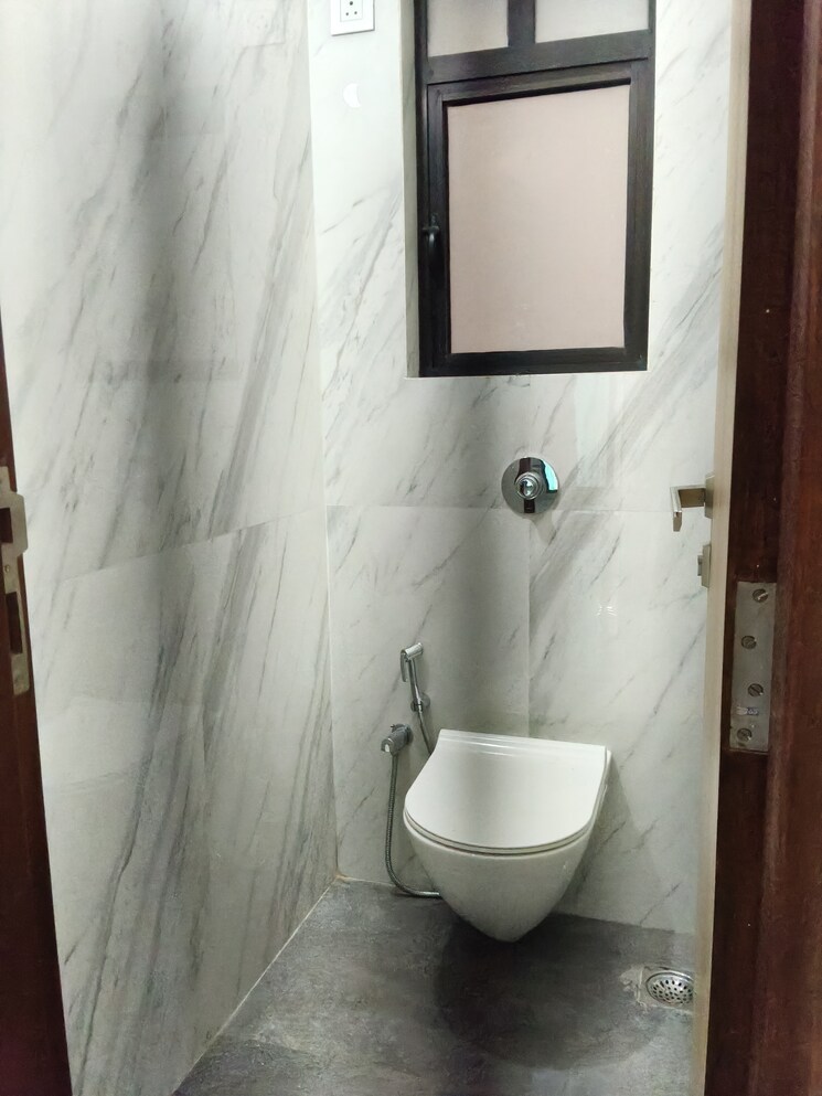 Bathroom, diamond-park 2 Bedroom 1000 Sq.Ft. Apartment In Santacruz East Mumbai 9155399