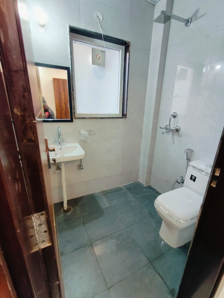 Bathroom, old rajinder nagar 3 Bedroom 900 Sq.Ft. Builder Floor In Old Rajinder Nagar Delhi 9155403