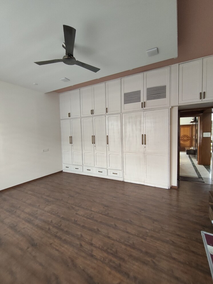 Room, patiala road 3 Bedroom 1250 Sq.Ft. Villa In Patiala Road Zirakpur 9155415