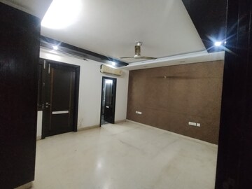 Room in 4 BHK Builder Floor at State Bank Colony Block-2 Mandal Town, Gujranwala Town – for Rent