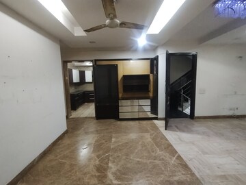 Room in 4 BHK Builder Floor at State Bank Colony Block-2 Mandal Town, Gujranwala Town – for Rent
