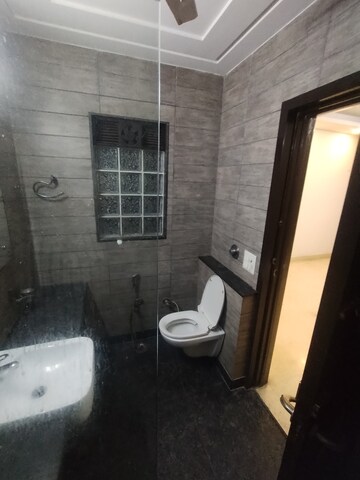 Bathroom in 4 BHK Builder Floor at State Bank Colony Block-2 Mandal Town, Gujranwala Town – for Rent