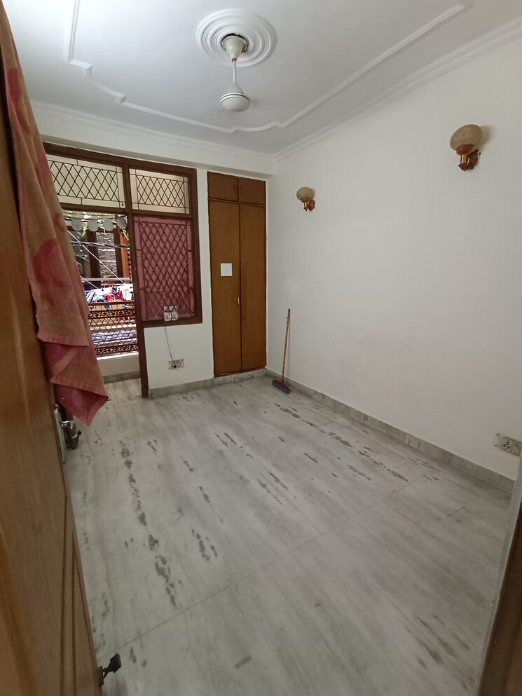 Room, govindpuri 2.5 Bedroom 100 Sq.Yd. Builder Floor In Govindpuri Delhi 9155479