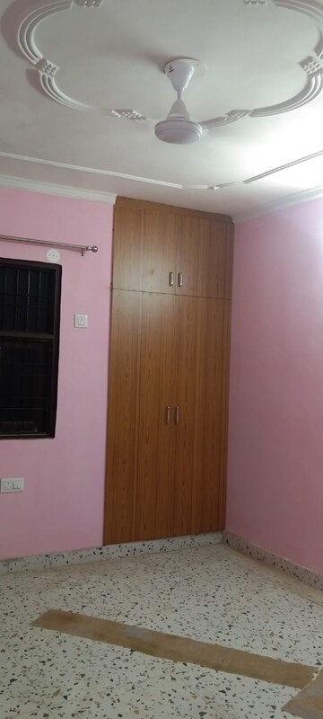 Room in 1 BHK Builder Floor at Kishangarh – for Rent