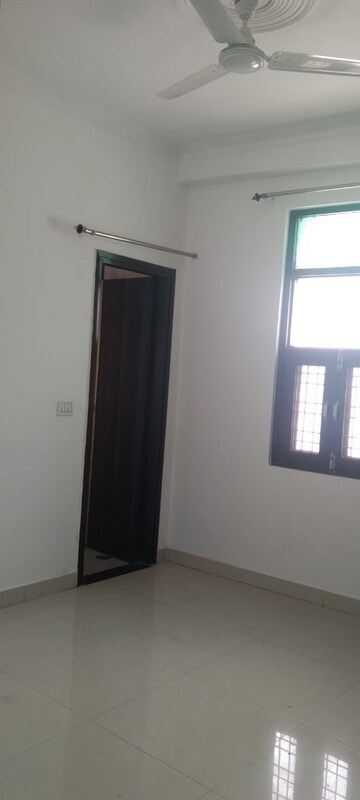 Room in 3 BHK Builder Floor at Mehrauli – for Rent