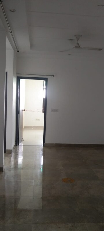 Room in 3 BHK Builder Floor at Mehrauli – for Rent
