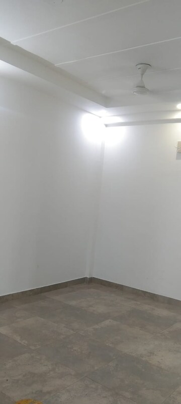 Room in 3 BHK Builder Floor at Mehrauli – for Rent