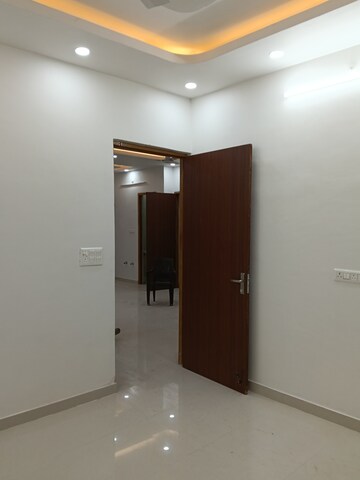 Room in  Office Space at Gomti Nagar – for Rent