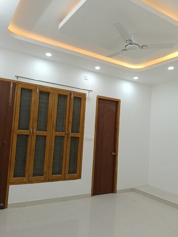 Room in  Office Space at Gomti Nagar – for Rent