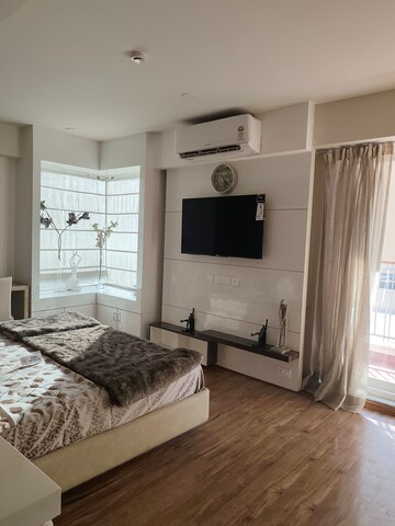 Bedroom in 5 BHK Apartment at Rishita Manhattan, Gomti Nagar – for Rent