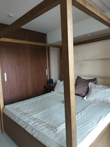 Bathroom in 5 BHK Apartment at Rishita Manhattan, Gomti Nagar – for Rent