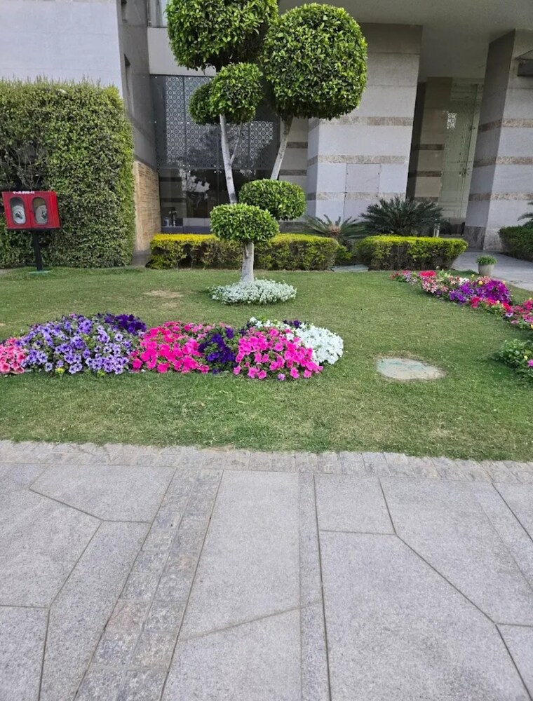 Garden, pioneer-araya 4 Bedroom 4983 Sq.Ft. Apartment In Sector 62 Gurgaon 9155525