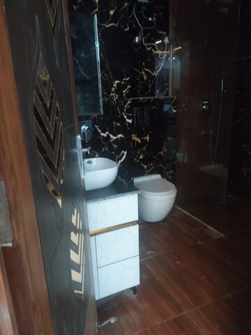 Master Bedroom in 3 BHK Builder Floor at RWA Apartments Sector 41, Sector 41 – for Rent