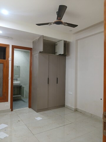 Furnished Amenities in 2.5 BHK Builder Floor at RWA Apartments Sector 122, Sector 122 – for Rent