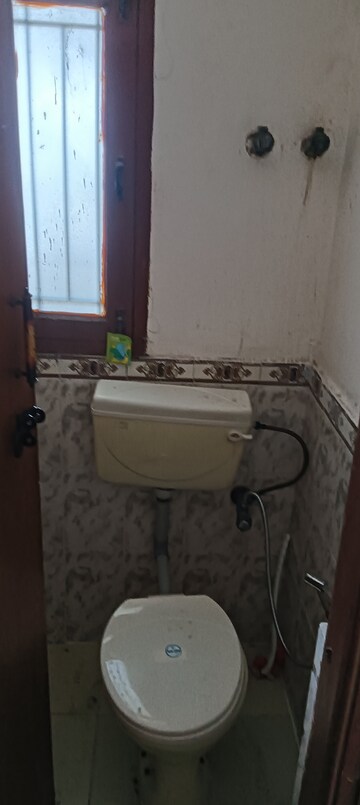 Attached Bathroom in 1 BHK Apartment at Sector 21c – for Rent