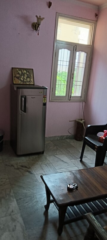Room in 1 BHK Apartment at Sector 21c – for Rent