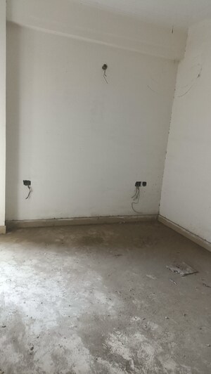 Room in 3 BHK Apartment at Gardenia Gateway, Sector 75 – for Sale