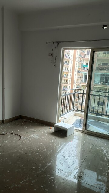 Room in 3 BHK Apartment at Gardenia Gateway, Sector 75 – for Rent