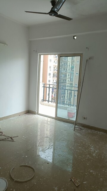 Room in 3 BHK Apartment at Gardenia Gateway, Sector 75 – for Rent