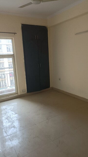 Room in 3 BHK Apartment at Gardenia Gateway, Sector 75 – for Rent