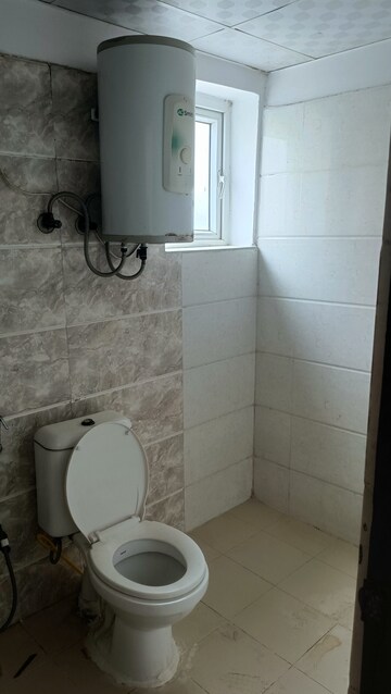 Bathroom in 3 BHK Apartment at Amrapali Silicon City, Sector 76 – for Rent