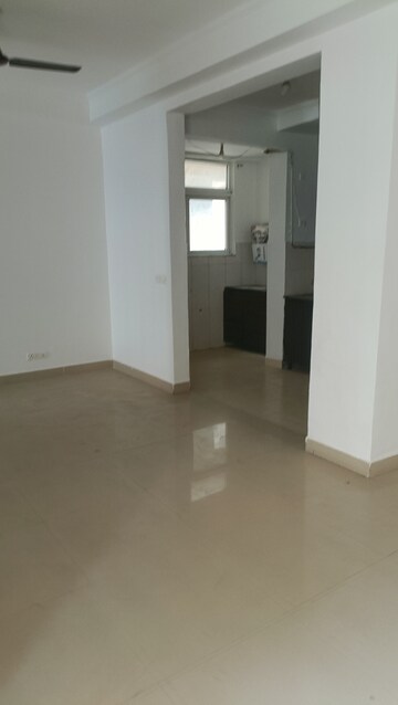 Room in 3 BHK Apartment at Amrapali Silicon City, Sector 76 – for Rent
