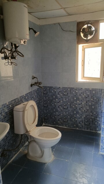 Master Bedroom in 2 BHK Apartment at Gardenia Golf City, Sector 75 – for Rent
