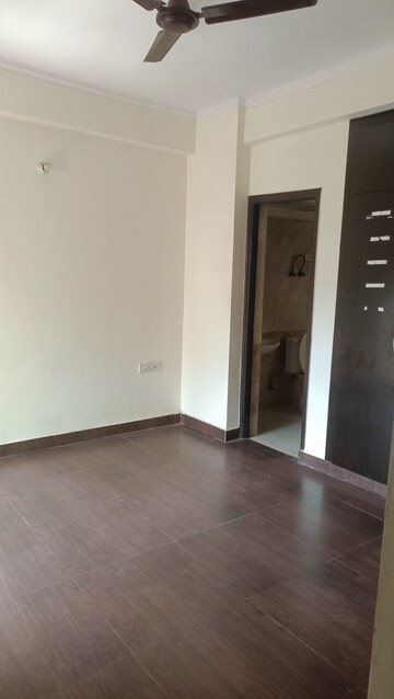 Room in 2 BHK Apartment at Gardenia Golf City, Sector 75 – for Rent