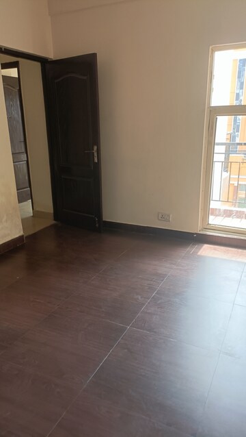 Room in 2 BHK Apartment at Gardenia Golf City, Sector 75 – for Rent