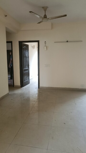 Room in 3 BHK Apartment at Gardenia Golf City, Sector 75 – for Rent