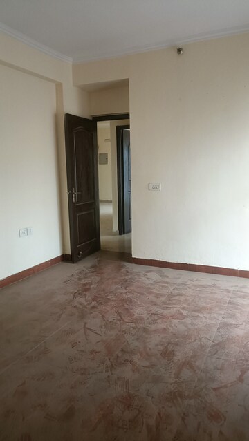 Room in 3 BHK Apartment at Gardenia Golf City, Sector 75 – for Rent