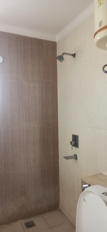 Room in 3 BHK Apartment at The Citizen Apartments, Sector 51 – for Rent