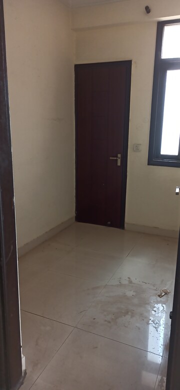 Room in 3 BHK Apartment at The Citizen Apartments, Sector 51 – for Rent
