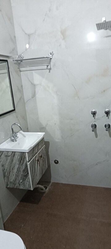 Bathroom in 1 BHK Villa at Sector 21c – for Rent