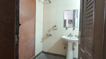 Bathroom in 3 BHK Builder Floor at Palm Residency Chhatarpur, Chattarpur – for Rent