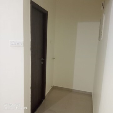 Room in 2 BHK Apartment at Mulund West – for Rent