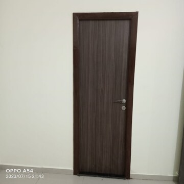 Room in 2 BHK Apartment at Mulund West – for Rent