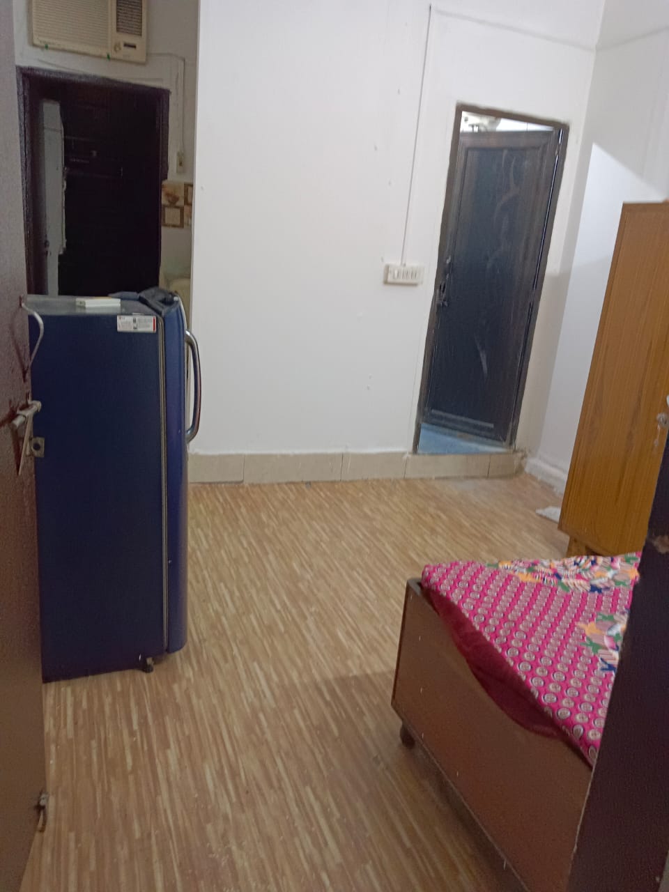 1 BHK Builder Floor For Rent in Lajpat NagaR-4