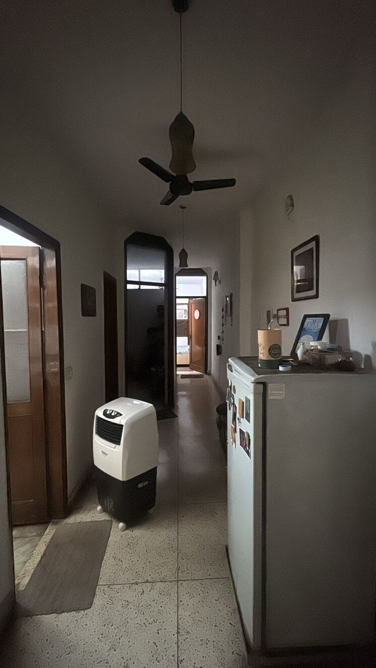 Bathroom, lajpat nagar ii 2 Bedroom 1000 Sq.Ft. Builder Floor In Lajpat Nagar ii Delhi 9155748