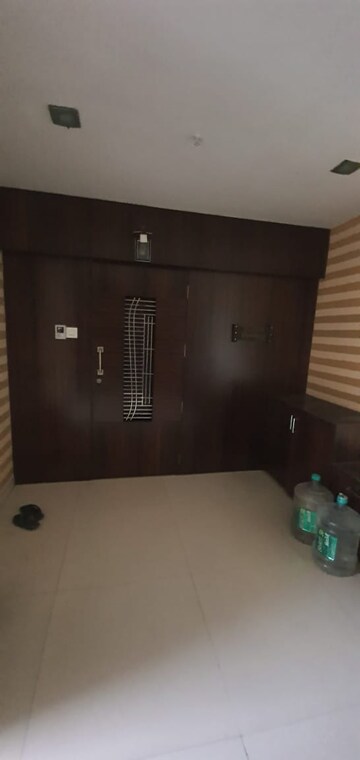 Furnished Amenities in 2.5 BHK Apartment at Prakruti Pearl, Ghodbunder Road – for Rent
