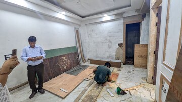 Room in 2 BHK Builder Floor at Noida Central – for Sale